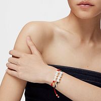 Браслет с жемчугом на шнурке