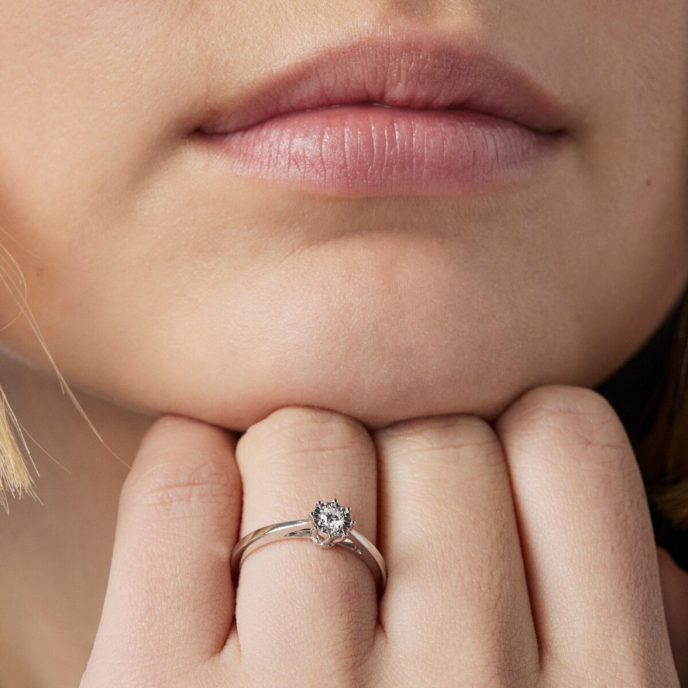 Кольцо из белого золота с бриллиантом фото 7