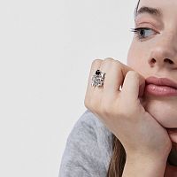 Кольцо из серебра с камнями